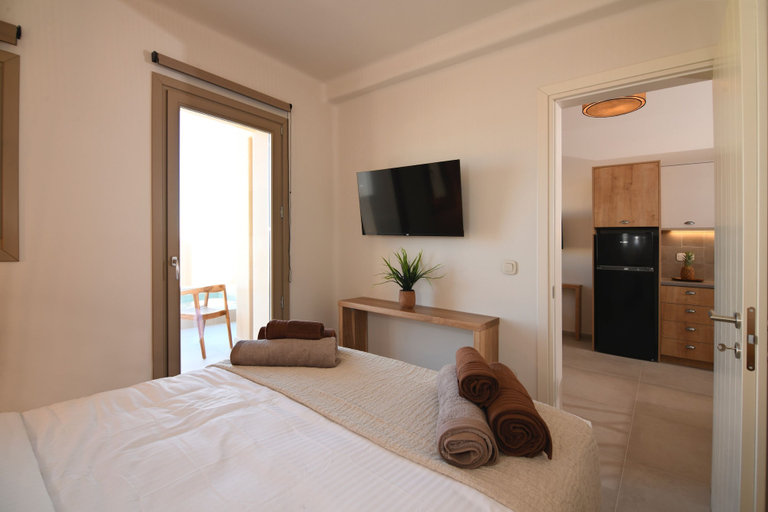 Room 2, Santorini - Villa - Sleeps 2 - Pool - Parking, South Aegean