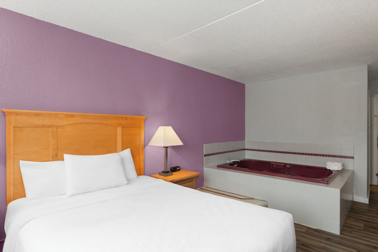 Bedroom 3, Sauk River Inn & Suites, Stearns