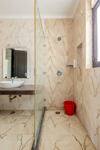 Bathroom 2, Lime Tree Hotel Golf Course Road Sec-43, Gurgaon