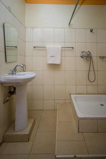 Bathroom 4, Askay Hotel Suites, Entebbe