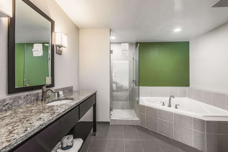 Bathroom 3, Sleep Inn & Suites Galion, Crawford