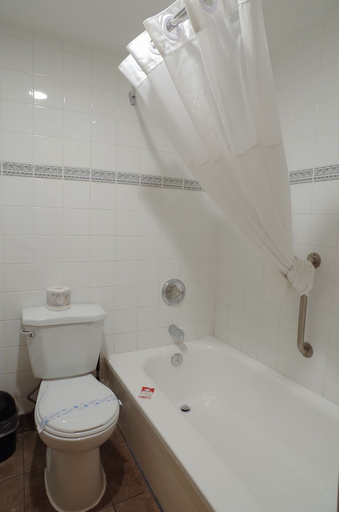Bathroom 3, Canadas Best Value Inn & Suites Fernie, East Kootenay