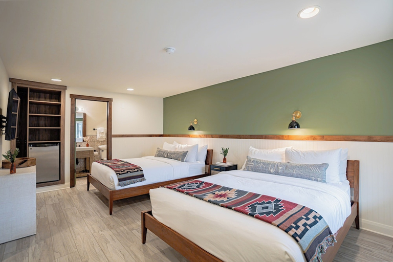 Others 4, Petty Ranch Inn, Washington