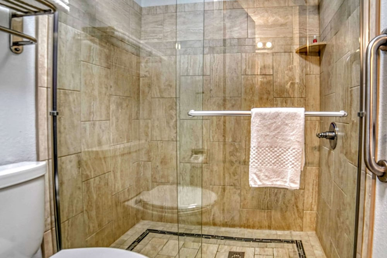 Bathroom 4, Econo Lodge Raleigh near Walnut Creek Amphitheatre, Wake