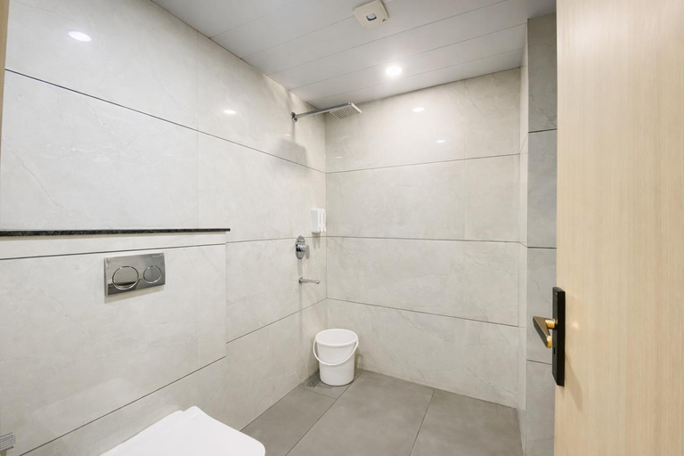 Bathroom 3, Hotel Holiday Grand, Gautam Buddha Nagar