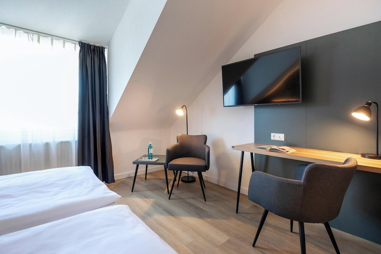Bedroom 2, Achat Hotel Schwetzingen, Rhein-Neckar-Kreis
