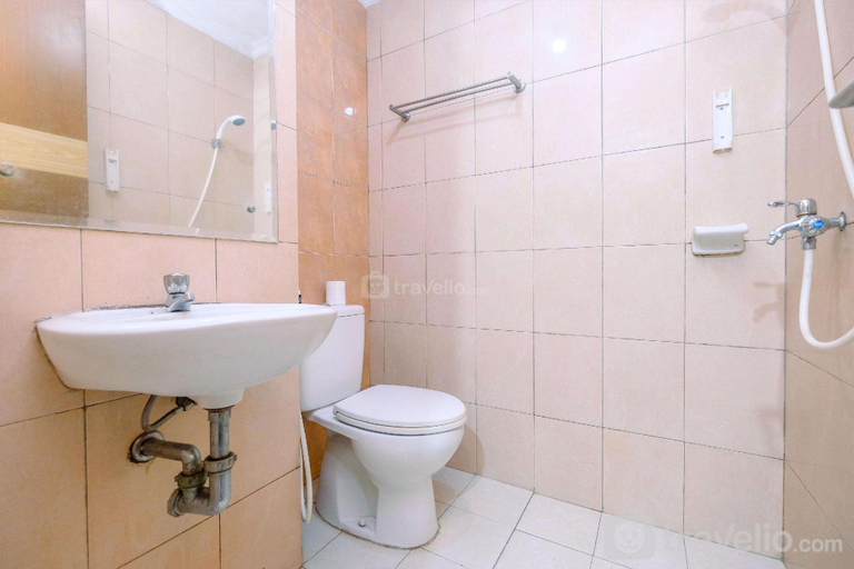Bathroom 3, Comfort Studio @ Margonda Residence 2 By Travelio, Depok