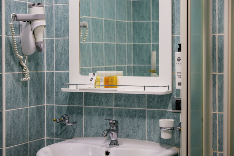 Bathroom 3, Grand Hotel & Spa Tirana, Tiranës