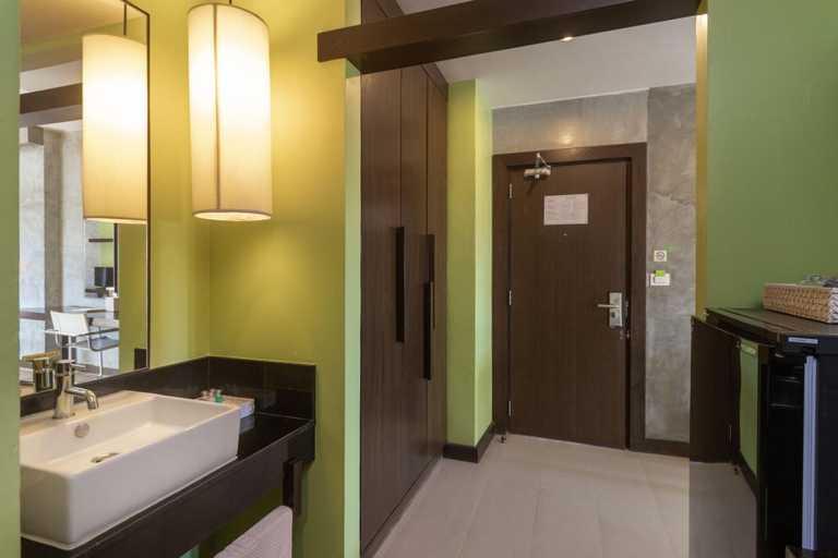 Bathroom 5, Silathip Hua Hin Service Apartment, Hua Hin
