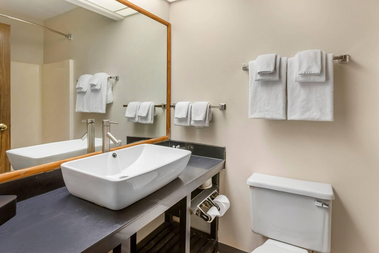Bathroom 4, Quality Inn & Suites Fillmore I-15, Millard