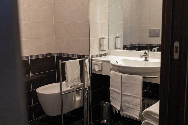 Bathroom 4, Hotel Continental, Torino