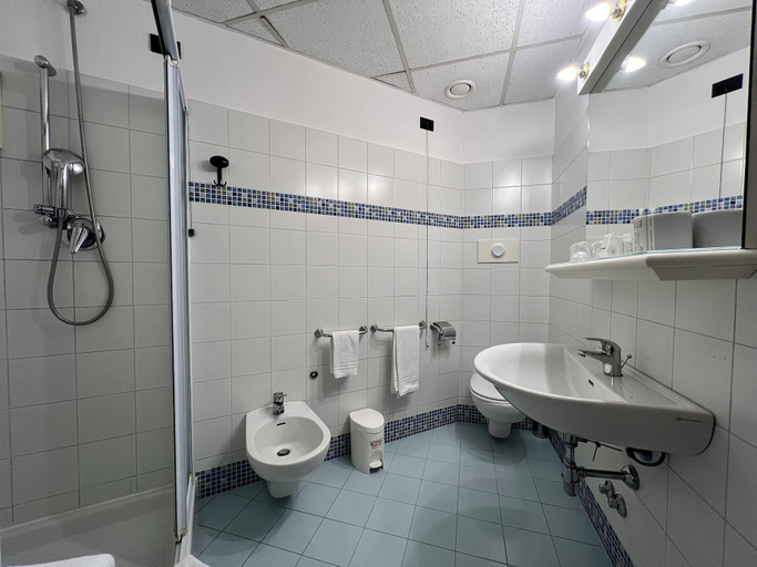 Bathroom 4, Hotel Diamante Corbetta, Milano