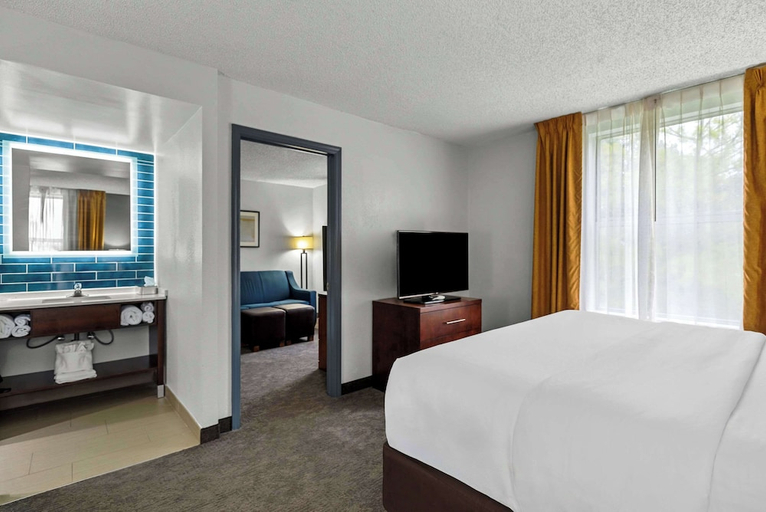 Bedroom 3, Comfort Inn & Suites Staunton, Staunton