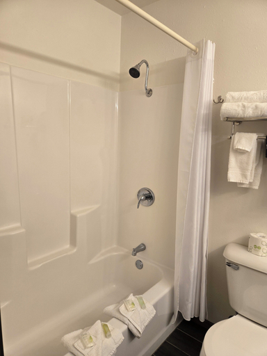 Bathroom 2, Can Am Inn, Roseau