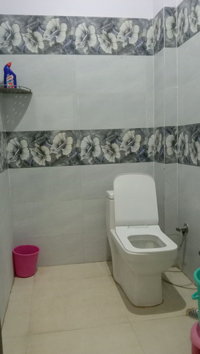 Bathroom 2, Mountain View Cottage, Tehri Garhwal
