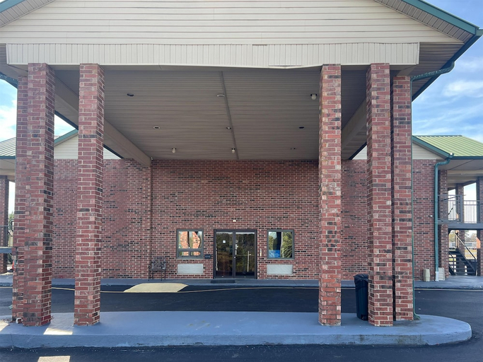 Exterior 4, Motel 6 Ozark, AR, Franklin