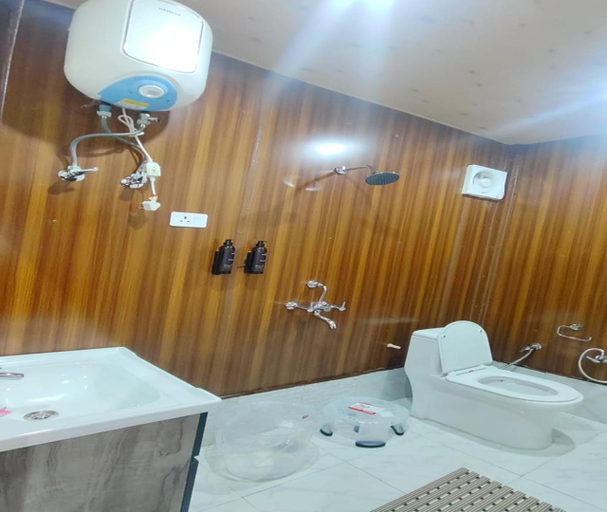 Bathroom 3, The Pines Mountain View, Rudraprayag