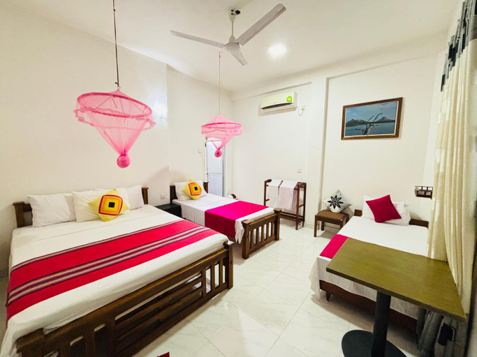Bedroom 4, Radha Tourist Home, Thamankaduwa