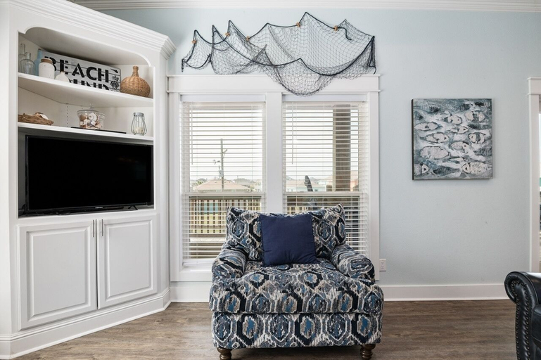 Living area 2, Salt Proof 3 Bedroom Home, Galveston