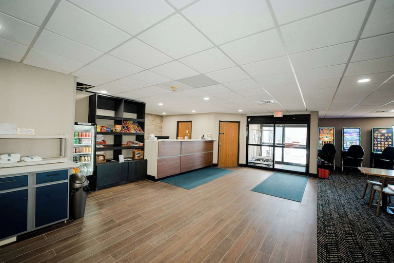 Public Area, AmericInn by Wyndham Tomahawk, Lincoln