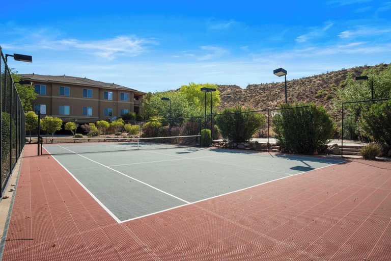 Sport court 2, Sand Yeti 2bdr Resort Condo, Washington