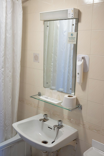 Bathroom 3, Wellow Hotel, Lincolnshire