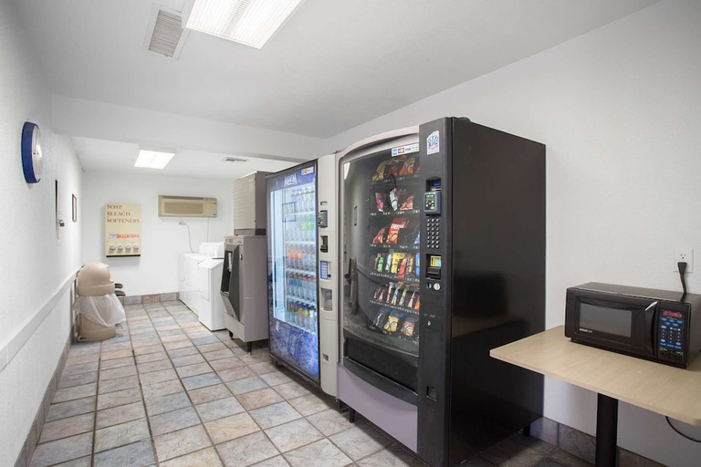 Food & Drinks, Motel 6 Kingman, AZ - Route 66 West, Mohave