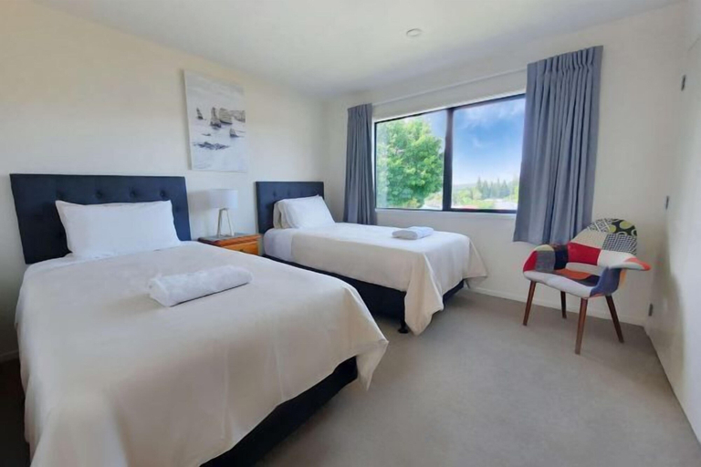 Bedroom 3, Twin Stars, Mackenzie