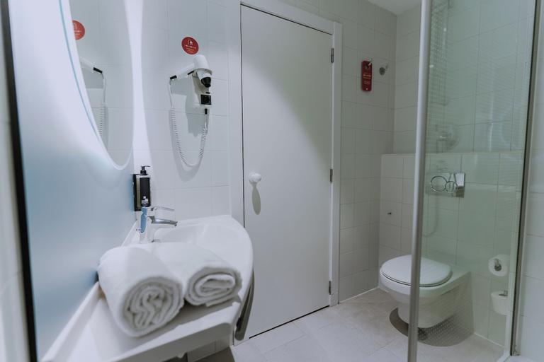 Bathroom 4, ibis Barcelona Plaza Glories 22, Barcelona