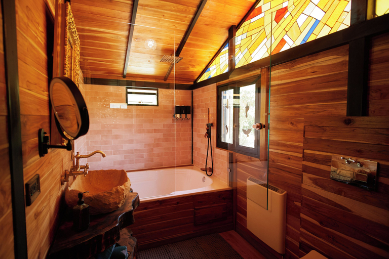 Bathroom 4, La Gloria Reserva Forestal, La Calera
