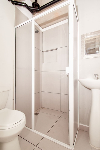 Bathroom, Mangata Living by Bernalo Hotels, Medellín