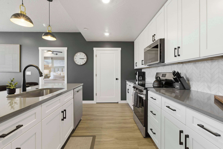 Private kitchen 3, Sand Yeti 2bdr Resort Condo, Washington
