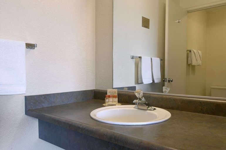 Bathroom, Days Inn by Wyndham Yuba City, Sutter