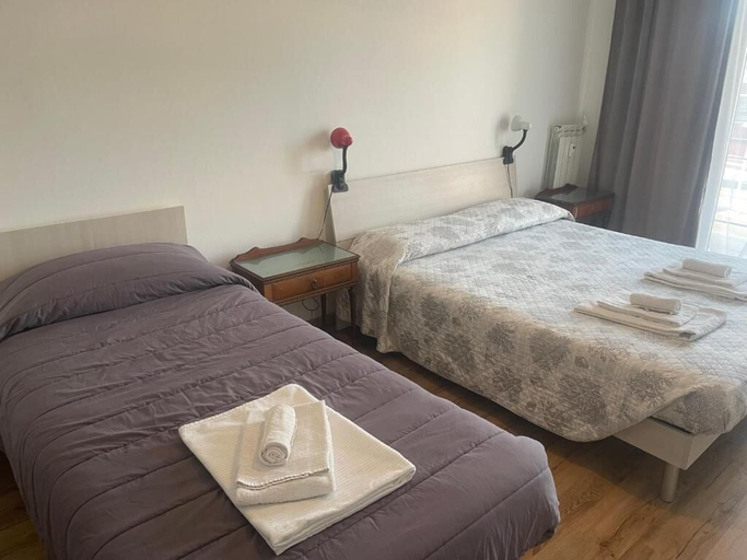 Room 3, Cavour16, Genova