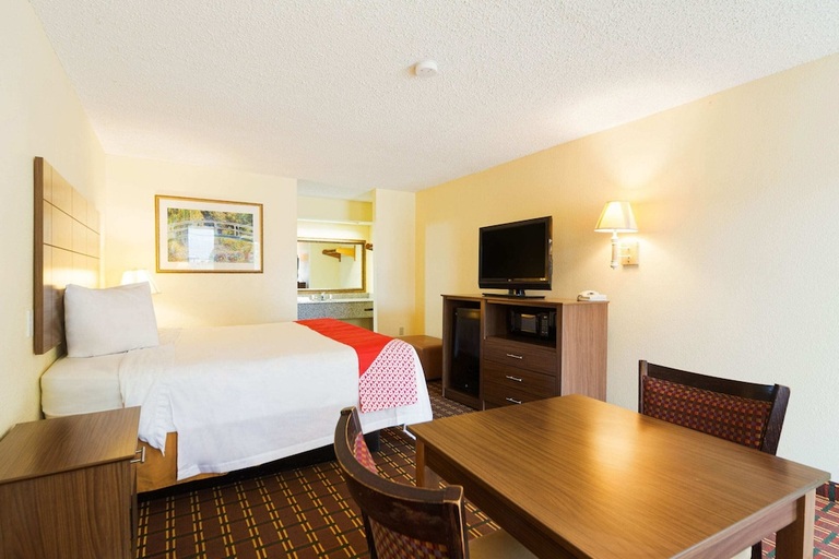 Bedroom 3, Days Inn by Wyndham Atmore, Escambia