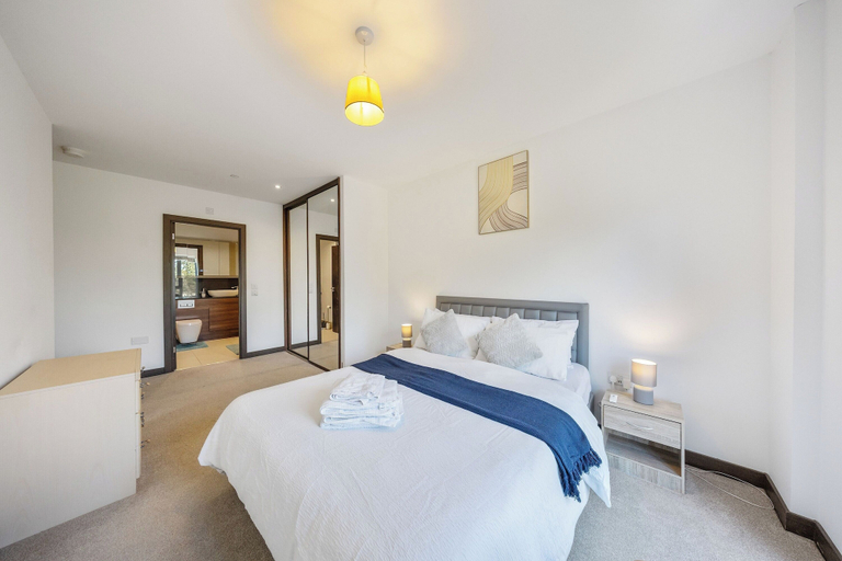 Room 5, 2-bed Flat, Sleeps 4 - Parking & Wheelchair Access, Kent