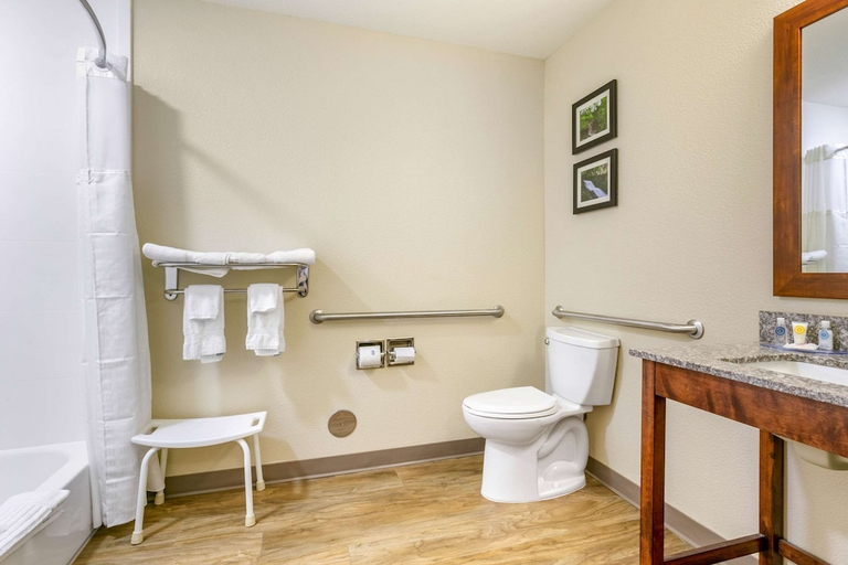 Bathroom 4, Comfort Inn & Suites Van Buren - Fort Smith, Crawford