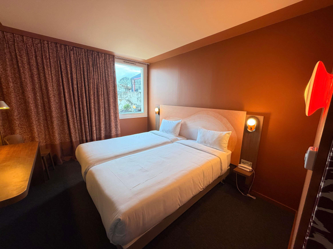 Bedroom 3, Ibis Styles Alès Centre Cévennes, Gard
