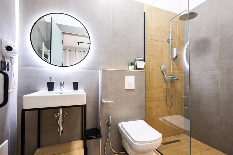 Bathroom 2, Grandstay City Center, Durrësit