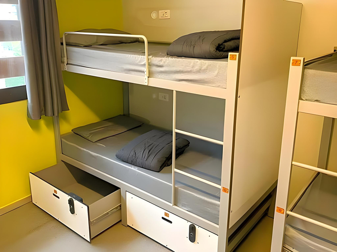 Bedroom 3, Barcelona Pere Tarres Youth Hostel, Barcelona
