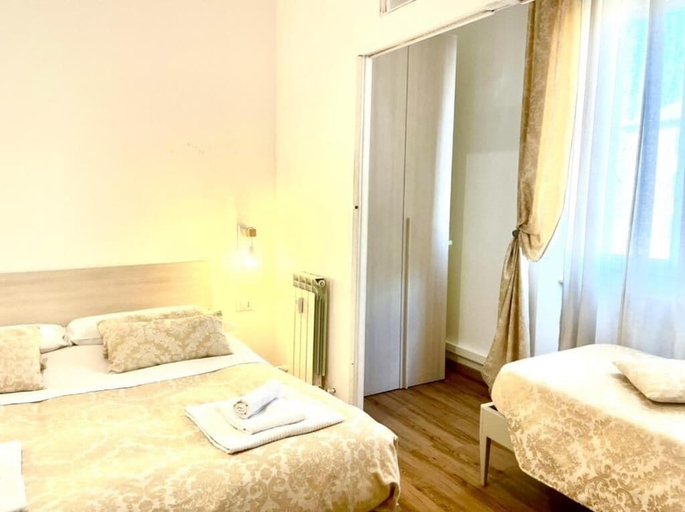 Room 2, Cavour16, Genova