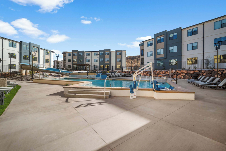 Pool 5, Sand Yeti 2bdr Resort Condo, Washington