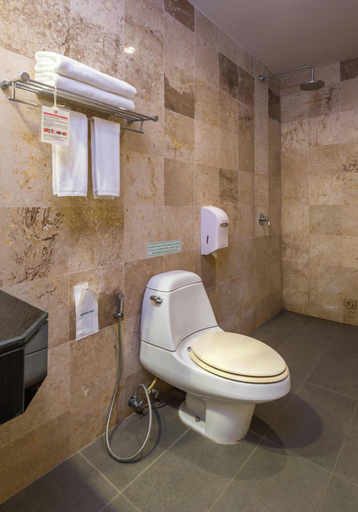 Bathroom 5, Lanta Sand Resort & Spa, Ko Lanta