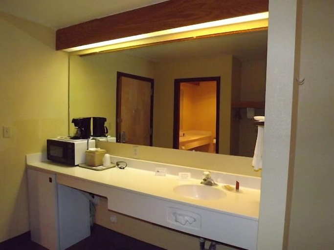 Bathroom 4, Rodeway Inn & Suites Blanding, San Juan