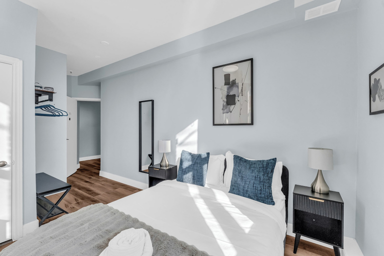 Room 5, GUESTIC at Queen West, Toronto