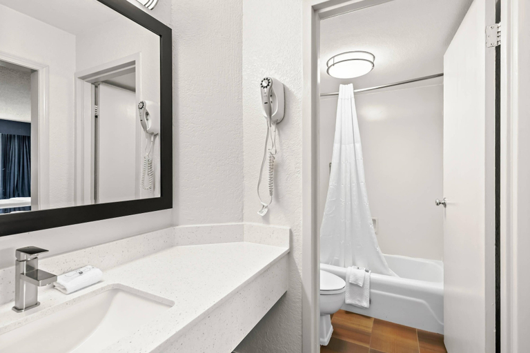 Bathroom 4, Quality Inn Slidell I-10, Saint Tammany