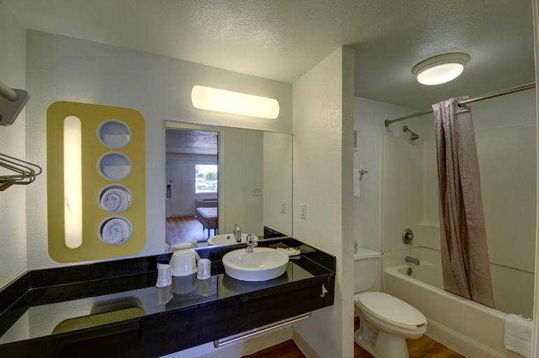 Bathroom 4, Motel 6 San Antonio, TX - Downtown - Market Square, Bexar