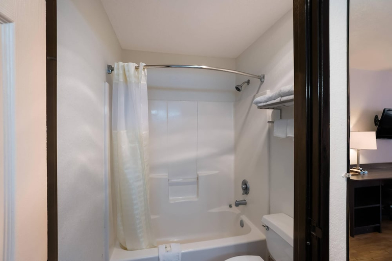 Bathroom 4, Quality Inn & Suites Junction, Kimble