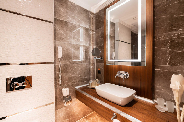 Bathroom 5, DAS 3917, Develi