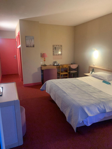 Bedroom 2, Logis Hotel Du Lac, Cantal
